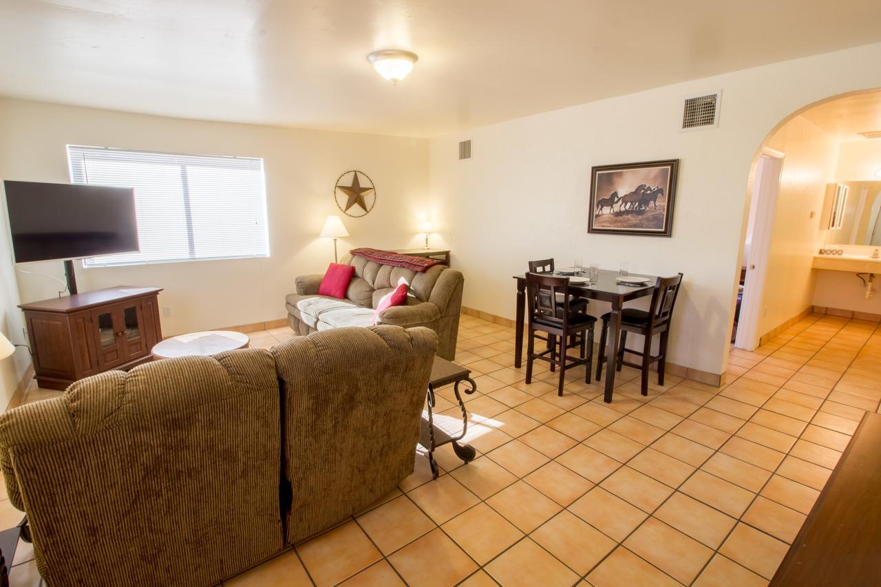 Stagecoach Suites Wickenburg Exterior photo